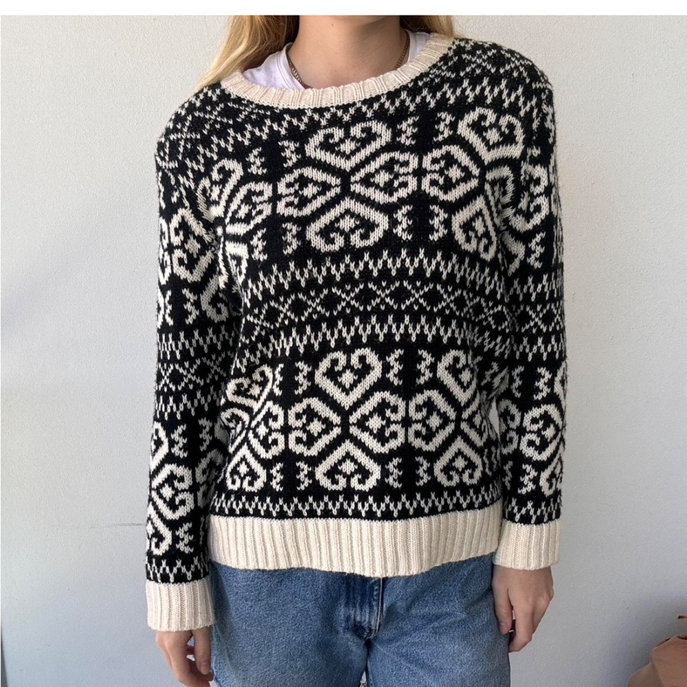 Forever 21 - Black & White Scoop Neck Sweater
#A
